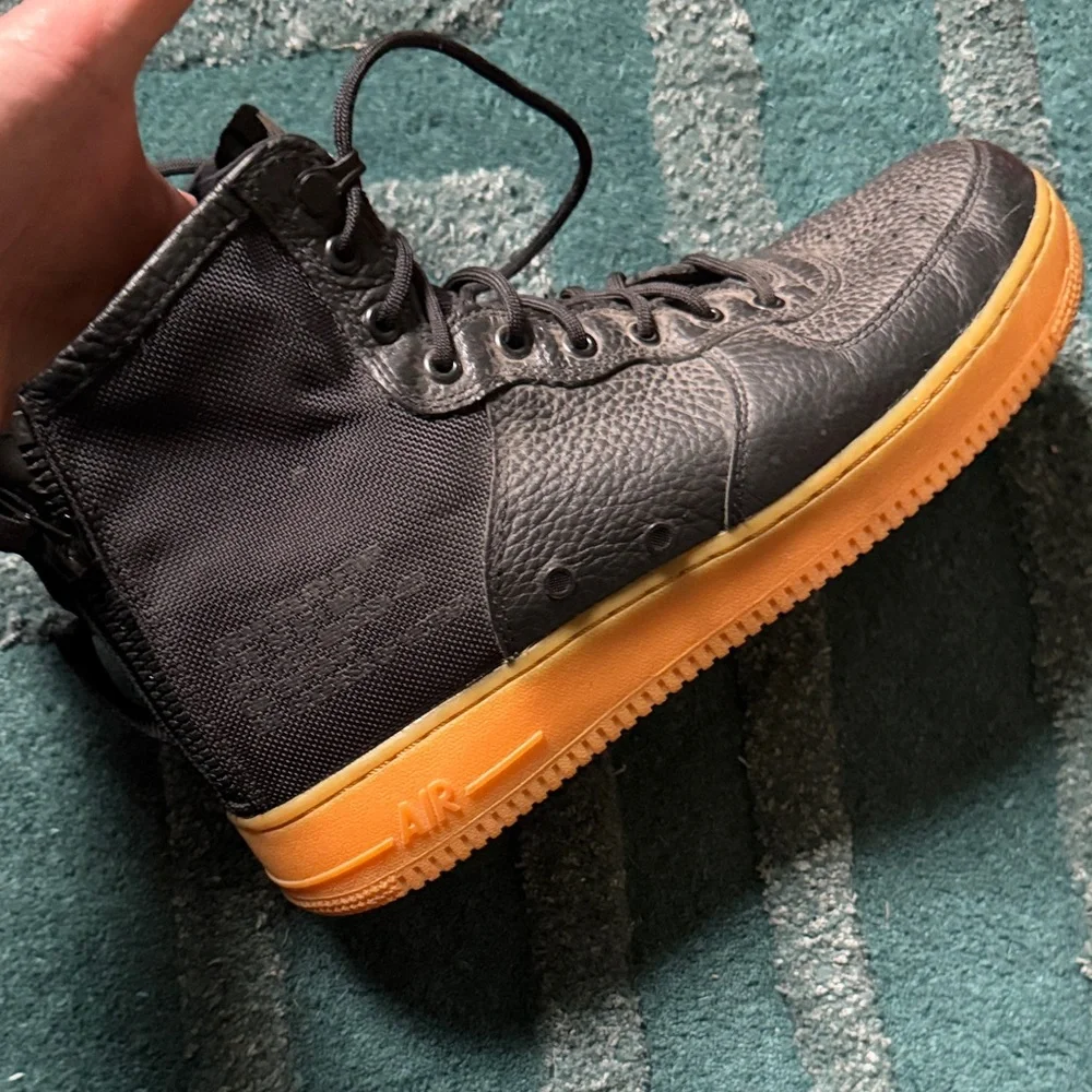 Nike Men’s Black Air Force 1 - Picture 3 of 5